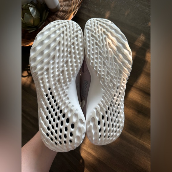 Women’s Nike Renew Run Freedom Shoes - Picture 6 of 6